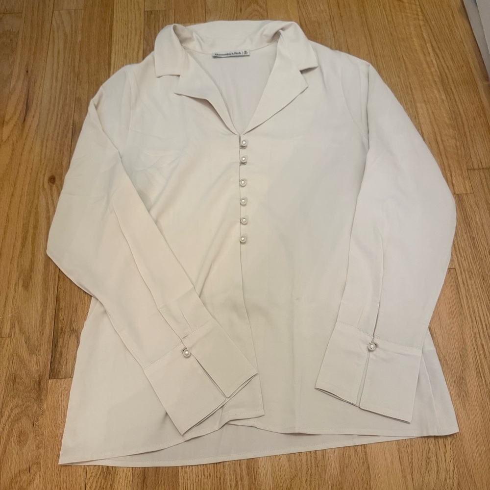 Abercrombie and fitch pearl blouse